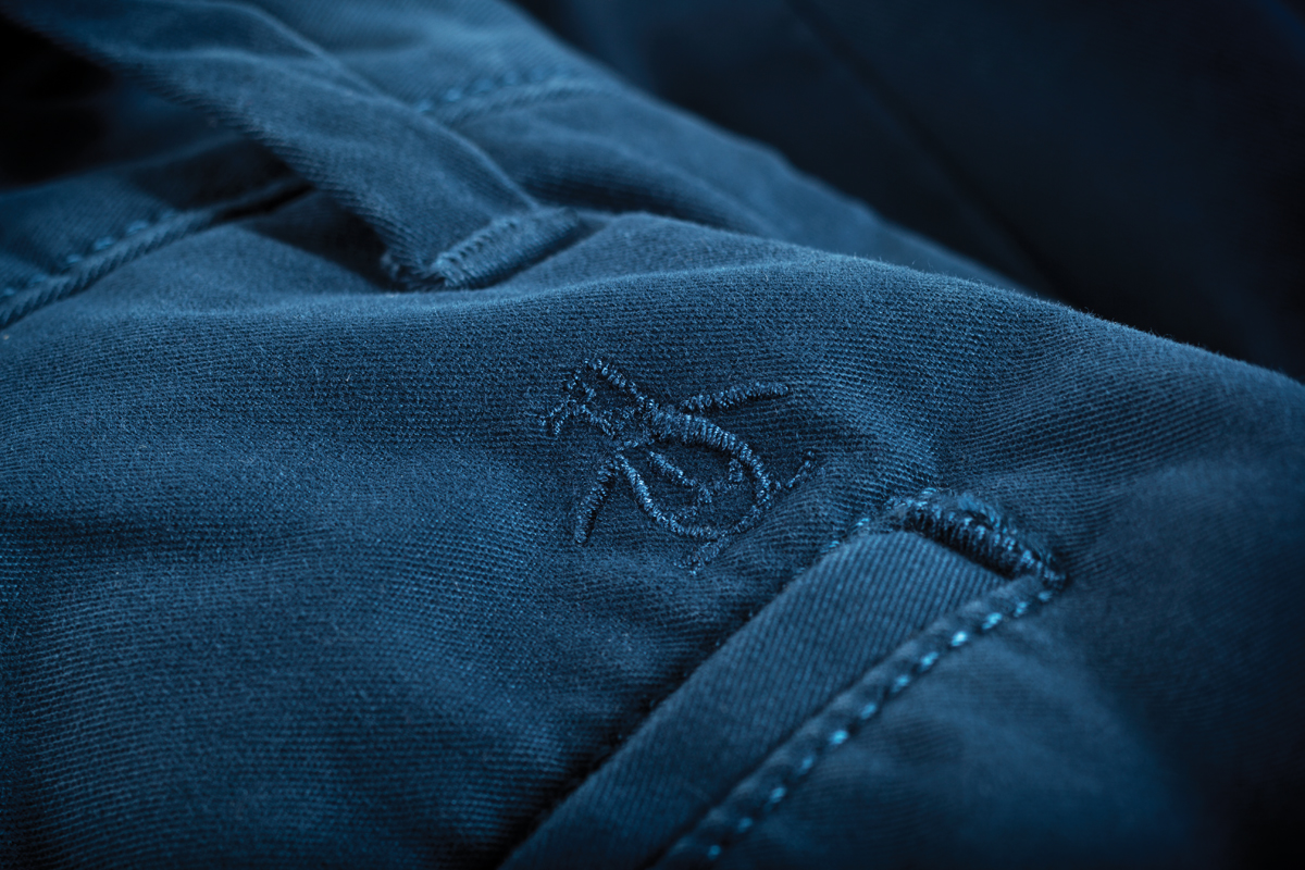 penguin_p55_details_blue_teal_chino_penguin_logo