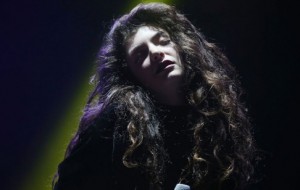 Lorde-900-600-486x326