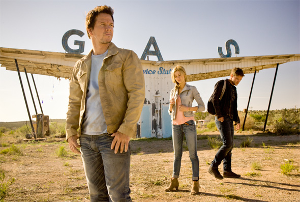 transformers4-firstlook-cast-gasstation-full2