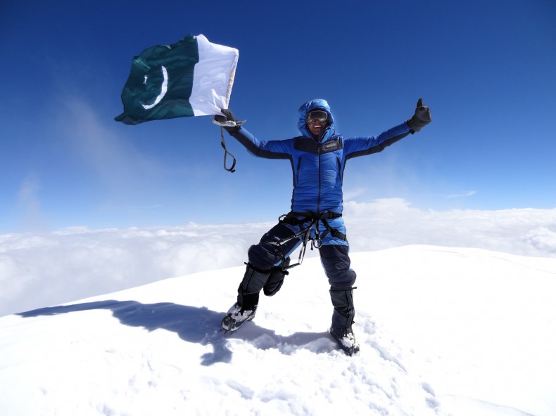 13_Ali Durani at K2 summit ph Lunger