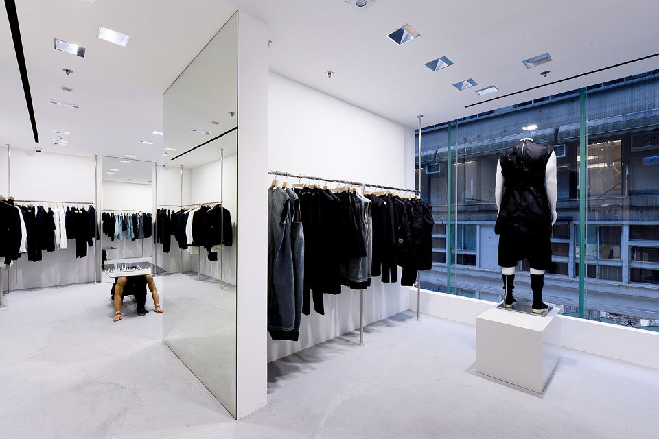 rick-owens-freestanding-store-hong-kong-002-960x640