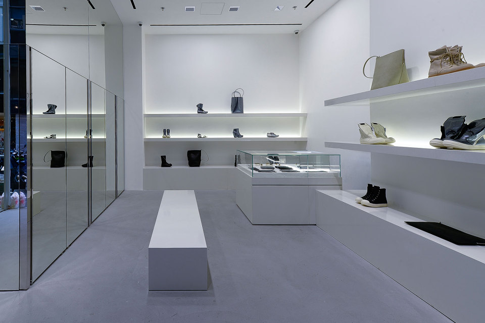 rick-owens-freestanding-store-hong-kong-005-960x640