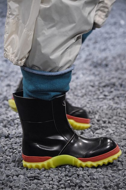 MILAN, ITALY - JANUARY 13: A model, detail, walks the runway at the Marni show during Milan Men's Fashion Week Fall/Winter 2018/19 on January 13, 2018 in Milan, Italy. (Photo by Pietro D'Aprano/Getty Images for Marni)